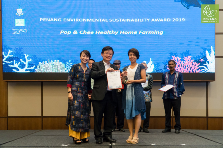 Receiving awards from Chief Minister of Penang , Malaysia T.A.B. Tuan Chow Kon Yeow organise by Penang Green Council